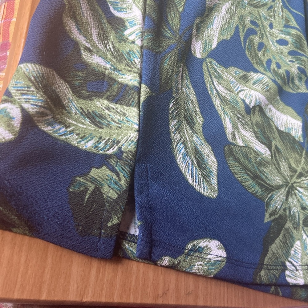 89th & Madison Green Blouse with Leaf Print Size M - Picture 5 of 7